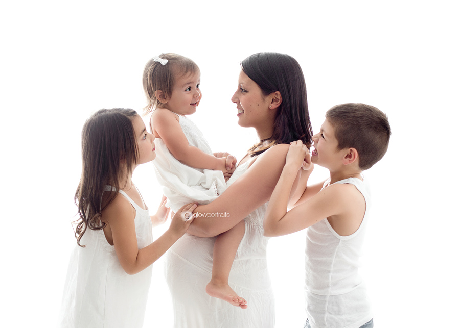 maternity session posing with children