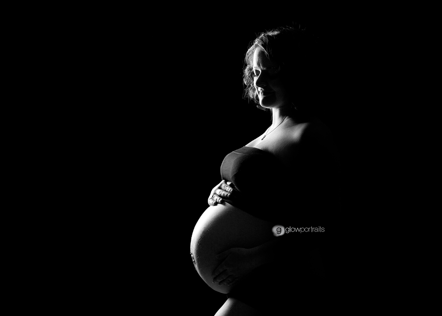 black silhoutte of pregnancy